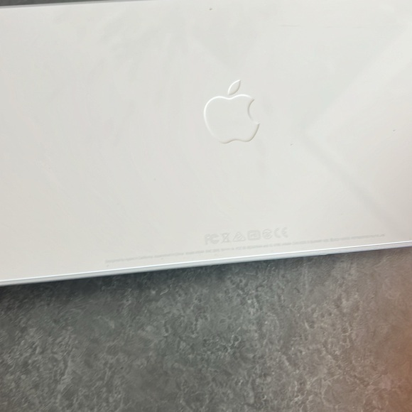 Apple Bluetooth Wireless Keyboard - Picture 4 of 5